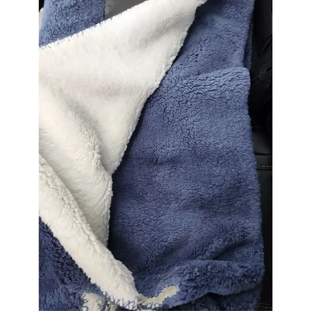 Frye NWT Sherpa Blanket Throw Reversible white Blue 50